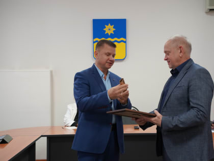 Глава Волжского получил благодарственное письмо за поддержку военнослужащих