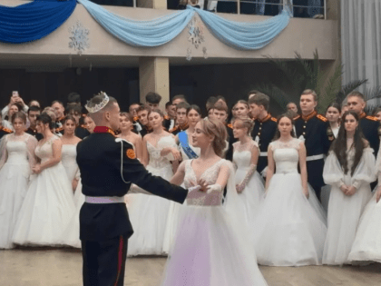 В Волжском выбрали королеву и короля кадетского бала