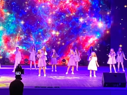 ДЕПУТАТ ЕЛЕНА СЛЕПЦОВА ПРИВЕТСТВОВАЛА УЧАСТНИКОВ ОТЧЕТНОГО КОНЦЕРТА