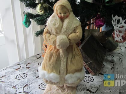 Новогодние игрушки, свечи и хлопушки: волжанам раскрыли эволюцию елочных украшений