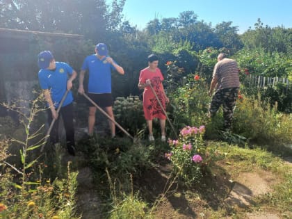 Оказали помощь ветерану педагогического труда