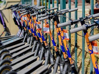 Электросамокаты будут обязаны уступать дорогу пешеходам