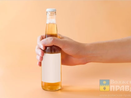 В Волжском продавщица дважды продала спиртное подростку: решается вопрос о возбуждении уголовного дела