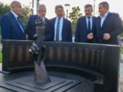 В Волгограде открыли сквер Строителей