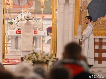 Сотни волгоградцев встретили Рождество в Александро-Невском соборе