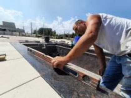 В Сурском сквере завершается возведение фонтана