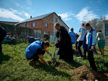 Православные камышане присоединились к Международной акции «Сад памяти»