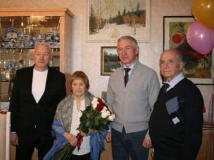 Почетный гражданин города-героя Волгограда Хельви Латту принимает поздравления