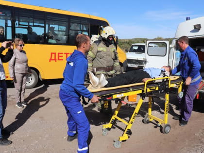 Учения по ликвидации последствий ДТП прошли в Дубовском районе