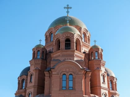 В волгоградском Александро-Невском соборе у икон умер 75-летний мужчина