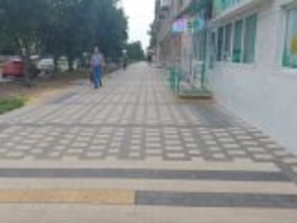 В Краснооктябрьском районе завершается мощение тротуаров на бульваре ул. Титова