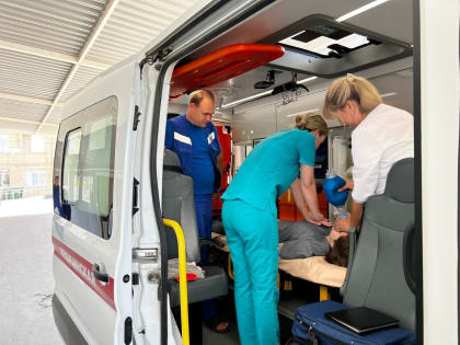 Под Волгоградом врачи откачали мать троих детей в машине скорой помощи