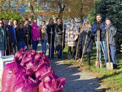Волжане наводят чистоту в городе в рамках месячника по благоустройству