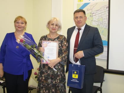 ДЕПУТАТЫ ЧЕСТВОВАЛИ ВОЛЖАНОК ВМЕСТЕ С УПОЛНОМОЧЕННЫМ ПО ПРАВАМ РЕБЕНКА