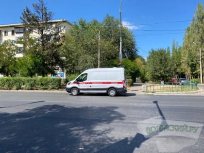 В Волжском фельдшер по пути в больницу откачал пенсионерку