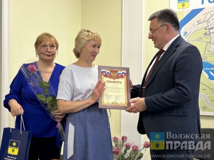 Накануне 1 июня в Волжской гордуме чествовали женщин, работающих с детьми