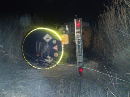 На трассе под Волгоградом в кювет опрокинулась автоцистерна: есть пострадавшие