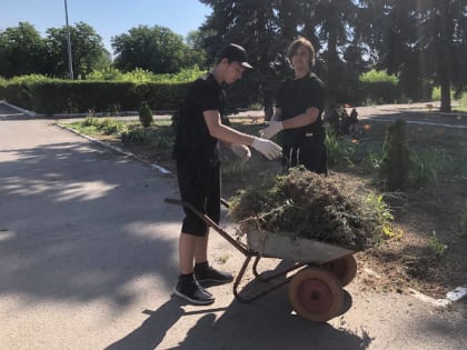 Юные жители Чернышковского района имеют возможность временно трудоустроиться в период летних каникул