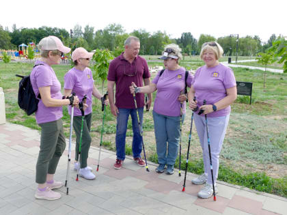 ДЕПУТАТ СЕРГЕЙ ГРАЧЁВ ПОДДЕРЖАЛ УЧАСТНИКОВ САМОДЕЯТЕЛЬНОГО КЛУБА «ВОЛЖСКИЕ НОРДИКИ», ЗАНИМАЮЩИХСЯ СКАНДИНАВСКОЙ ХОДЬБОЙ