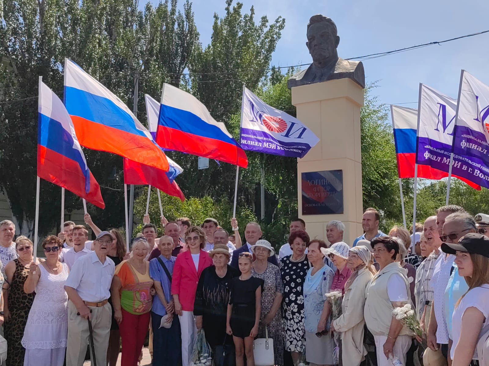 Волгоградская город волжский новости. Митинг. День города Волжский. День рождение города Волжский. С днем города.