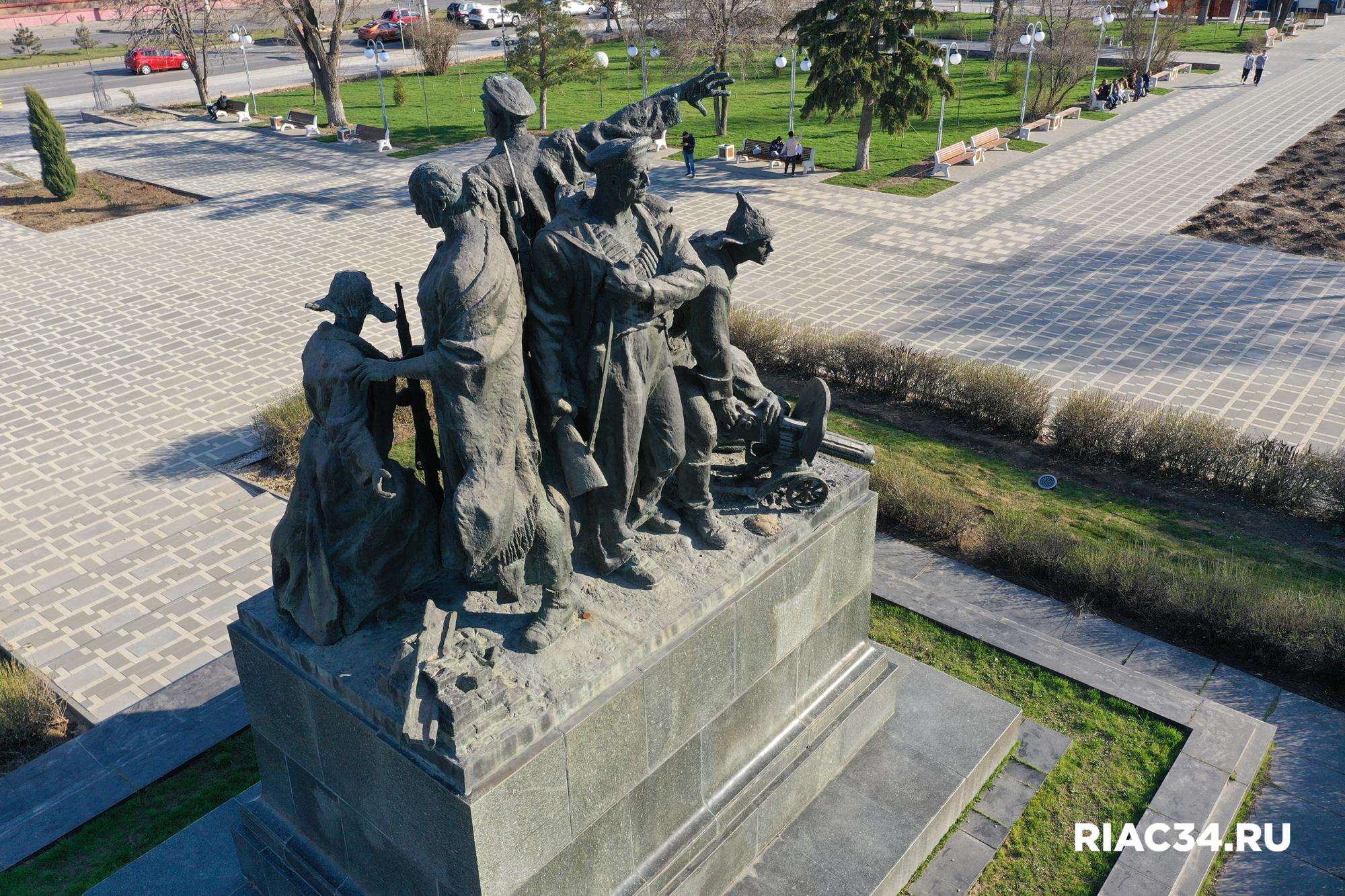 Памятники царицына. Памятники Волгограда. Памятники Краснооктябрьского района Волгограда. Монумент в Волгограде.