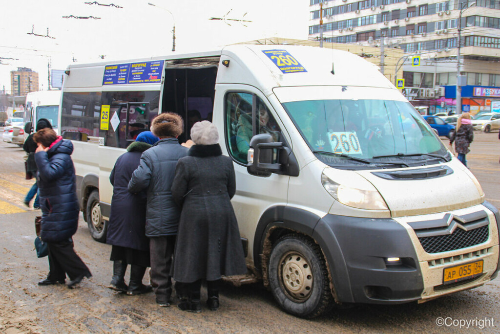 Автобусы волгоград сегодня. Маршрутка. Микроавтобус маршрутка. Маршрутки подорожали. Коммерческий маршрут.