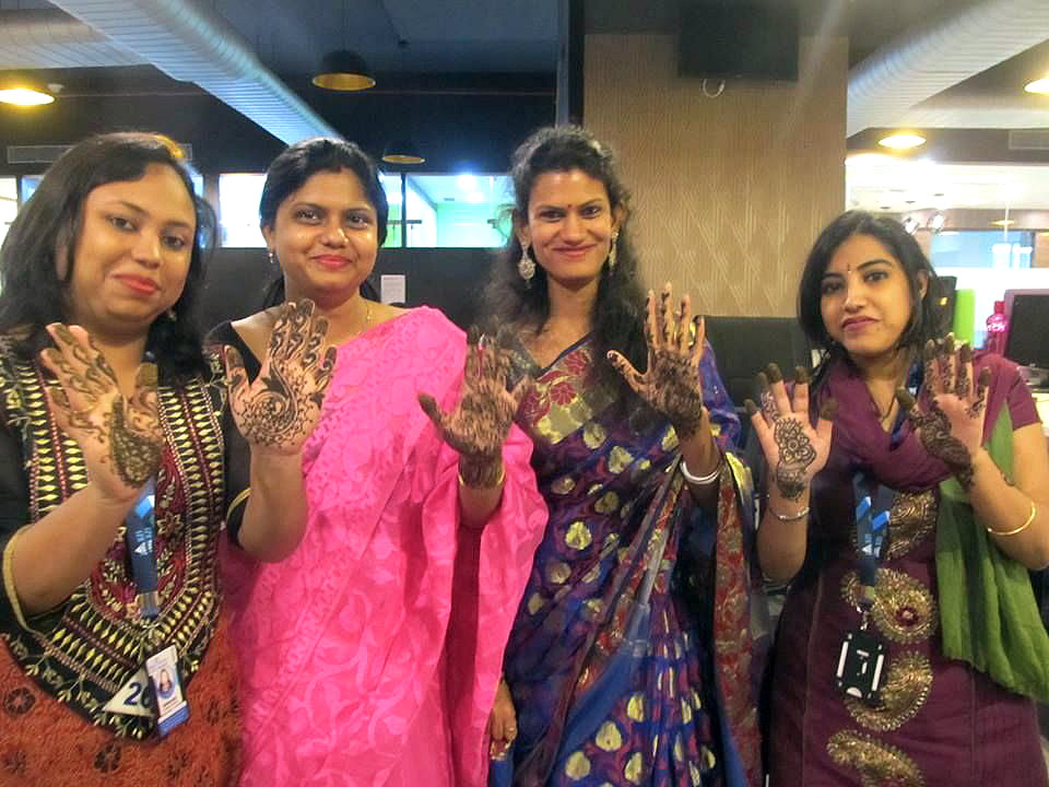 Diwali Mehendi Chamkegi-Gallery 1