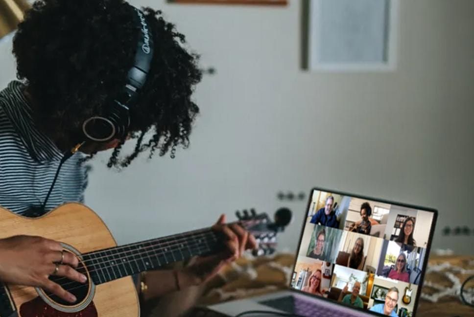 Singer-on-Guitar-gallery-img-2