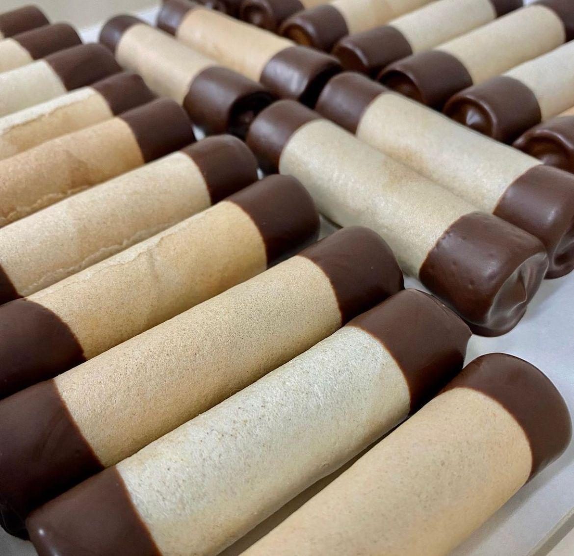 Barquillos Rellenos Bañados en Chocolate
