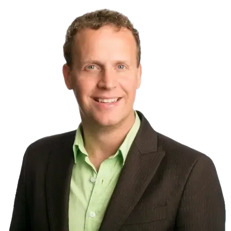 Daniel Hackl Headshot