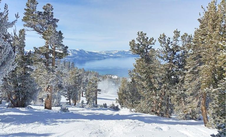 best time to visit Lake Tahoe for snow