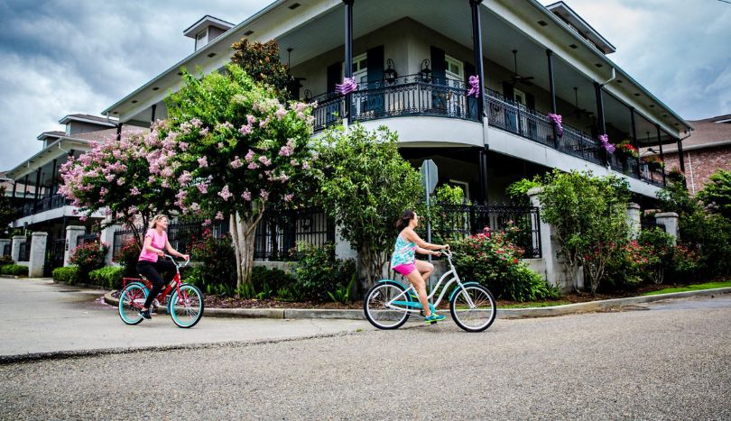 elf-Guided Tour of Downtown Covington