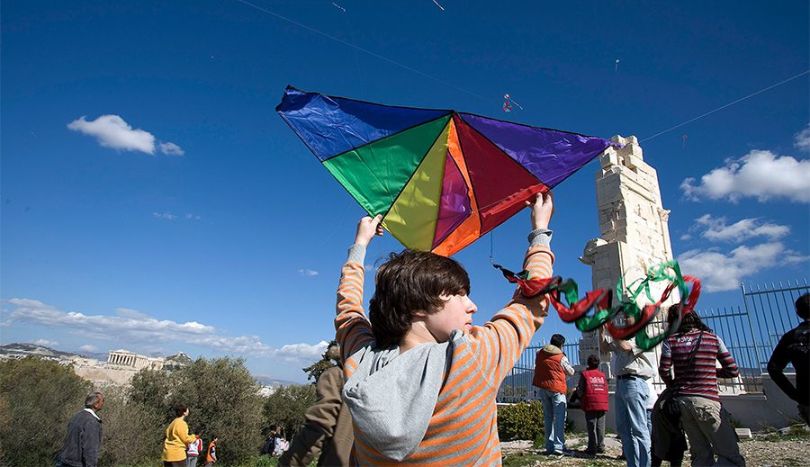 people spend time outside flying kites