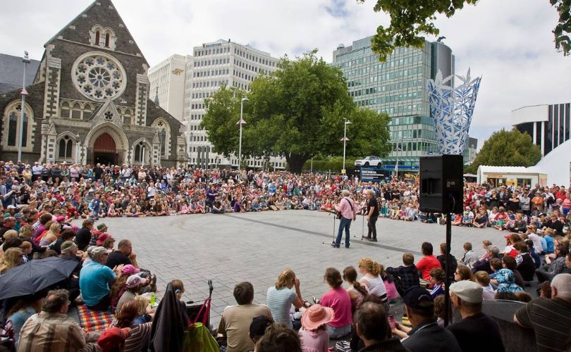 Best Time to Visit New Zealand, World Buskers' Festival in Christchurch