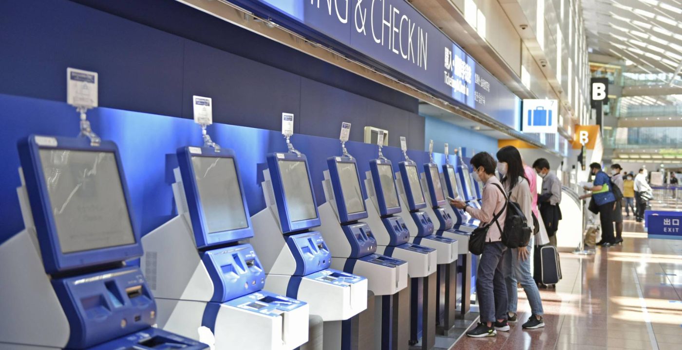 ana kiosk check in at the airport