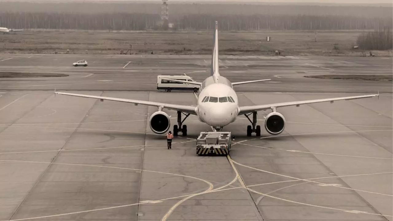 Cathay Pacific CDG Terminal Paris Charles de Gaulle Airport +1866