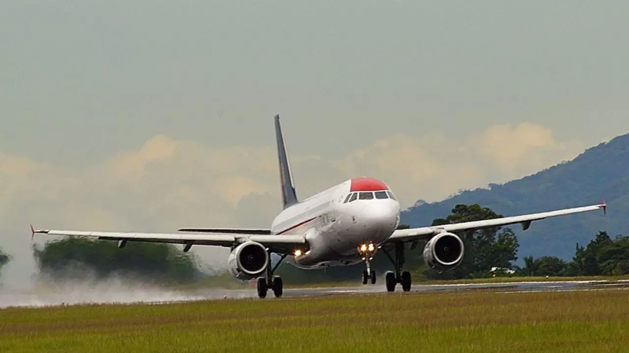 Cathay Pacific IAD terminal - Dulles International Airport
