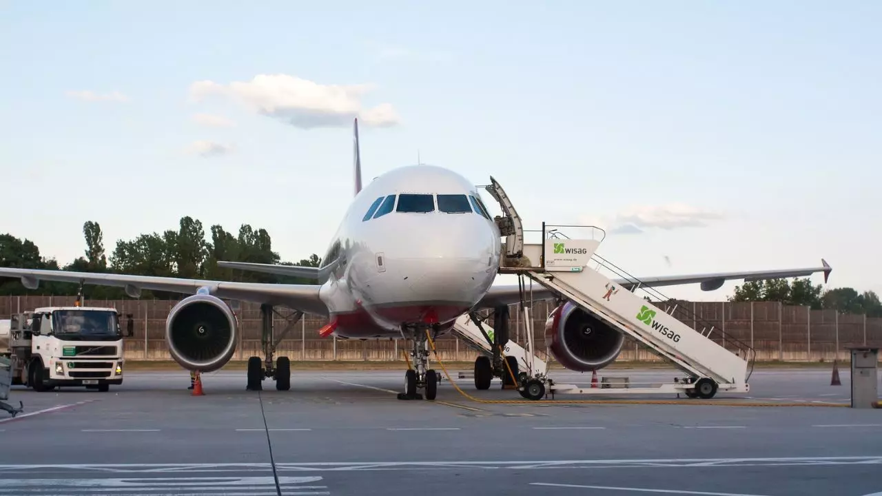 Air Transat YYZ Terminal - Toronto Pearson International Airport