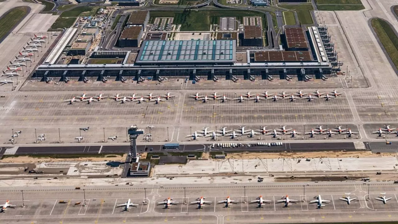 United Airlines YVR Terminal - Vancouver Airport