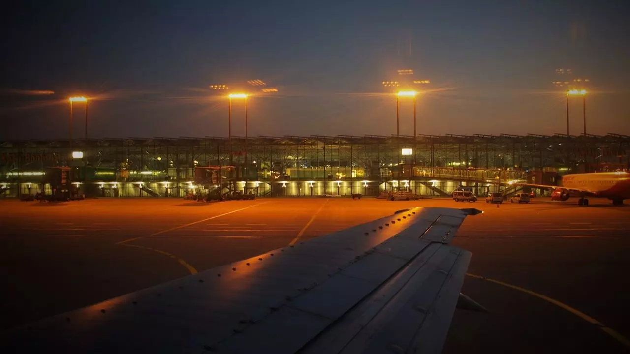 Frontier MSP Terminal - Minneapolis−Saint Paul International Airport