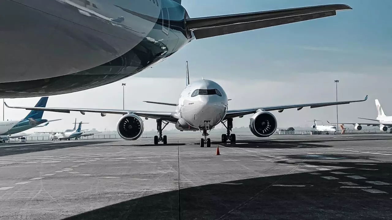 Avelo Airlines Burbank Terminal - Hollywood Burbank Airport (BUR)