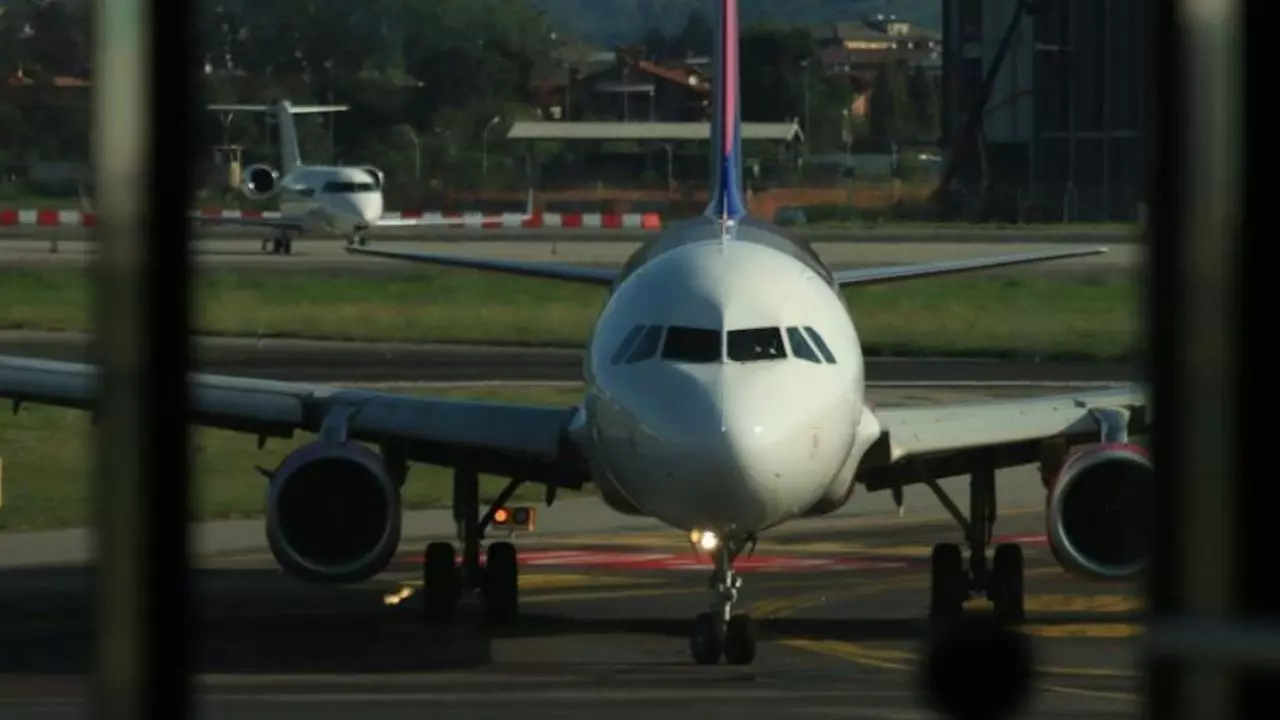 United Airlines AUA Terminal – Queen Beatrix International Airport