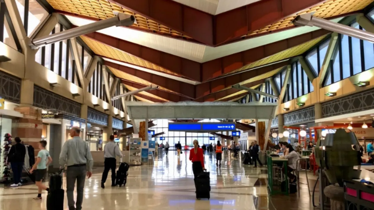 Phoenix Sky Harbor International Airport (PHX)