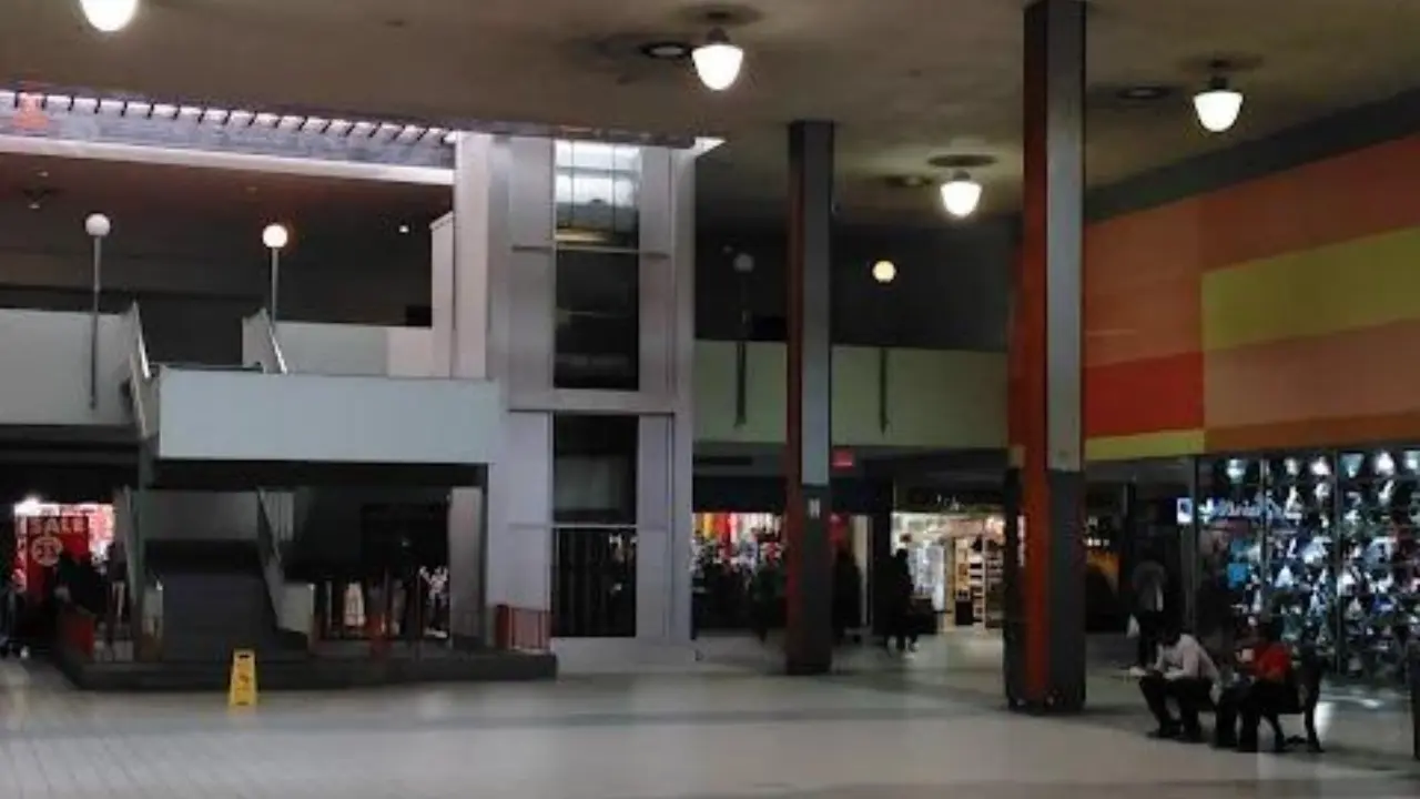 Roachdale Shopping Mall close to JFK