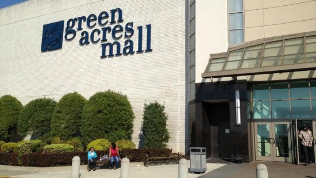 Green Acres Mall closest mall to JFK Airport