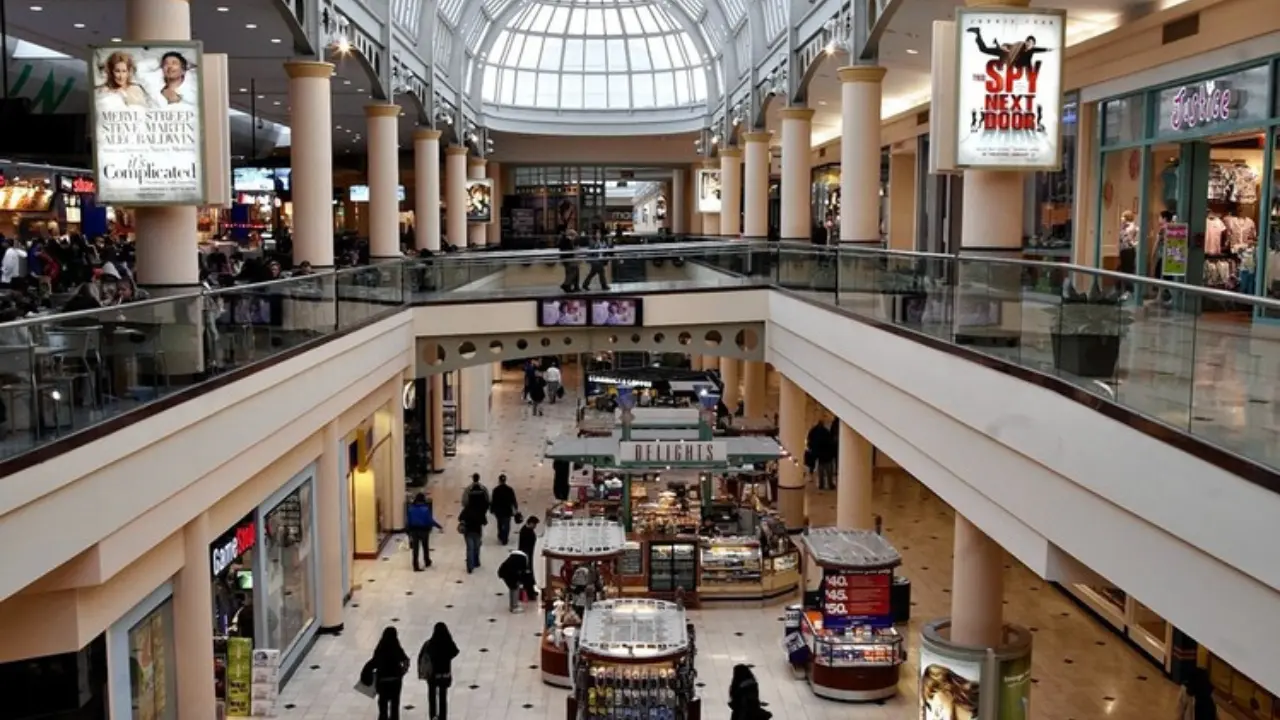 Roosevelt Field Mall near to JFK Airport