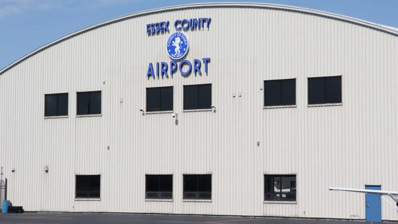 Essex County Airport (CDW)