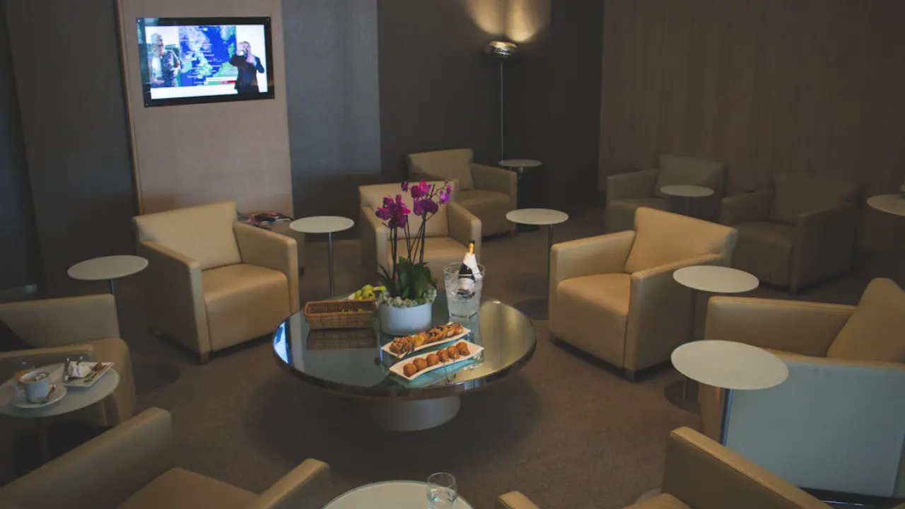 DTW Airport Lounges