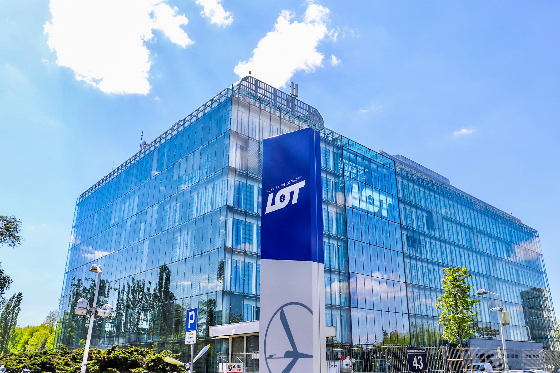 LOT Polish Airlines Headquarters - AirlineOfficeMap