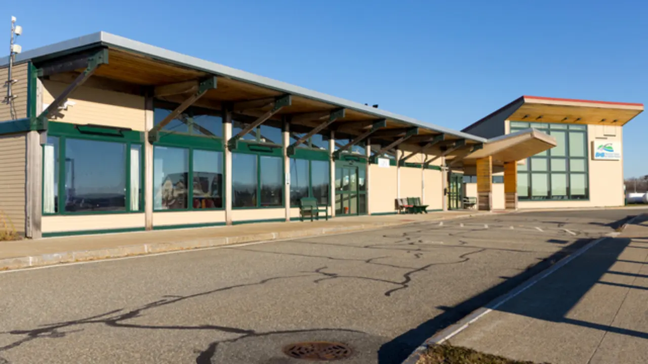 Hancock County–Bar Harbor Airport (BHB)